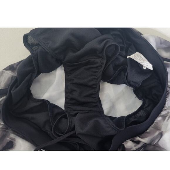 Under Armour Shorts Womens Small Heat Gear Running Athletic Sporty Athleisure - Picture 4 of 7